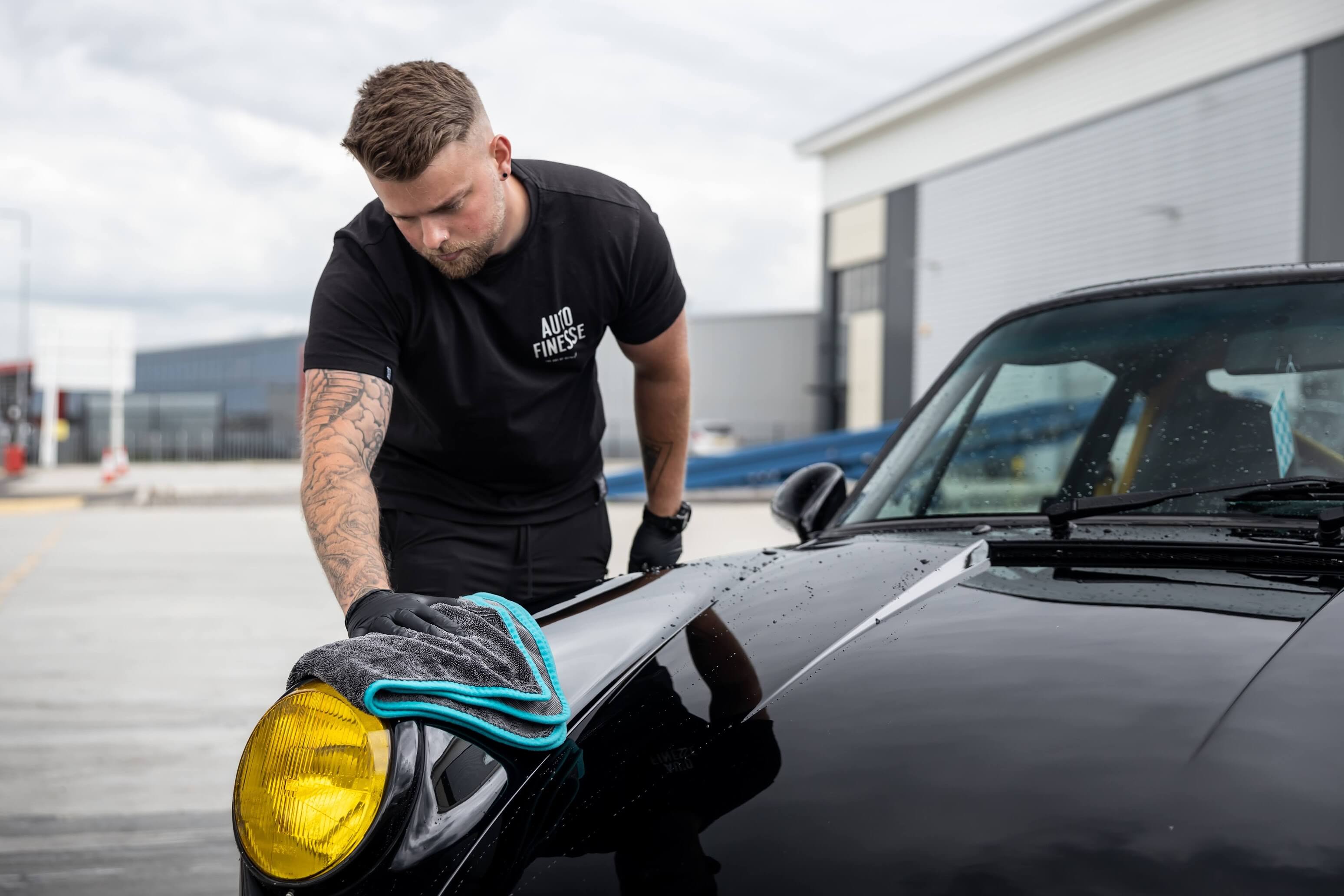 Auto Finesse | Silk Drying Towel – das ultimative Zubehör für die Autoaufbereitung