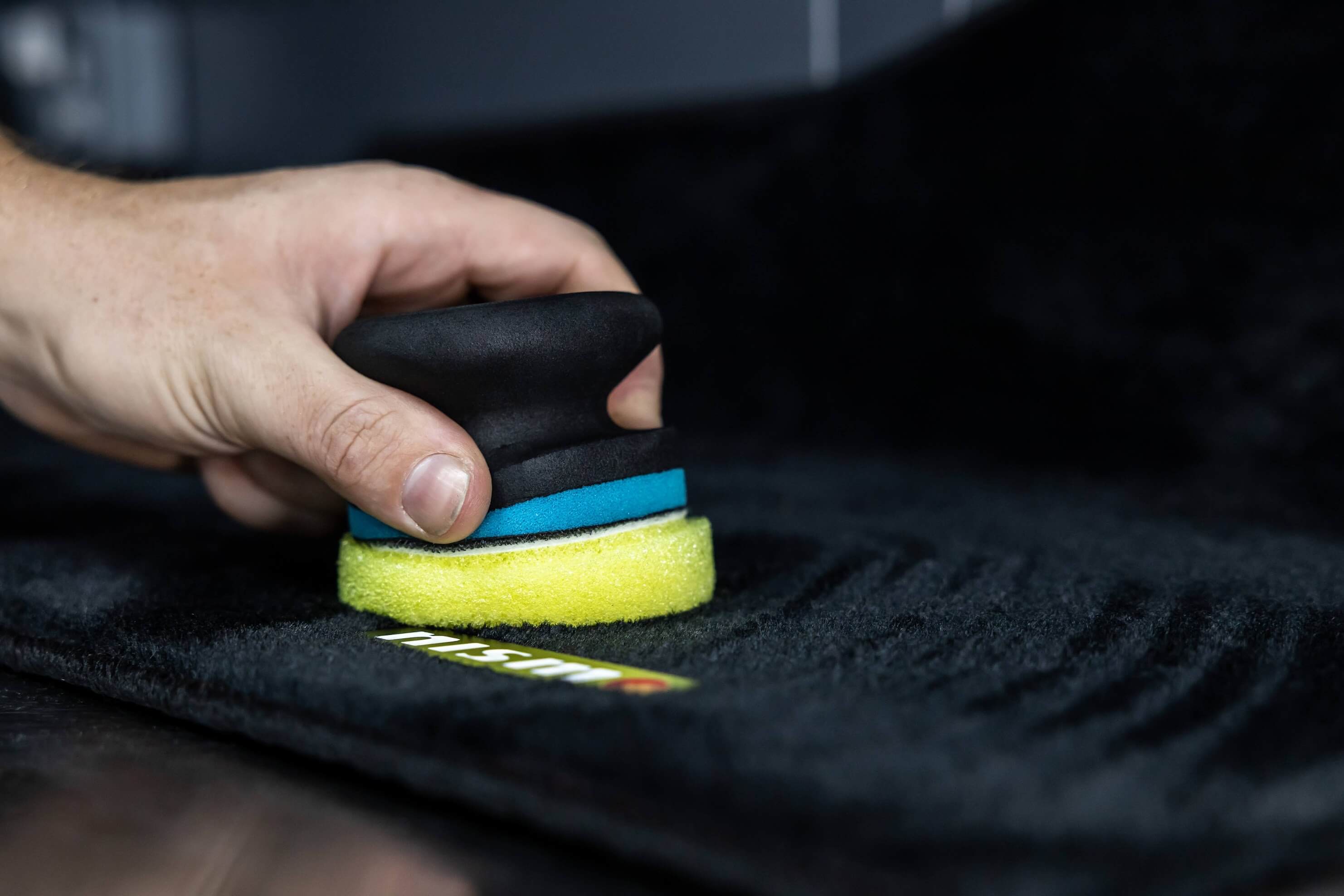 Auto Finesse | Handi Puck Kit – minimiert den Aufwand für eine Vielzahl von Polier-, Reinigungs- und Endbearbeitungsaufgaben