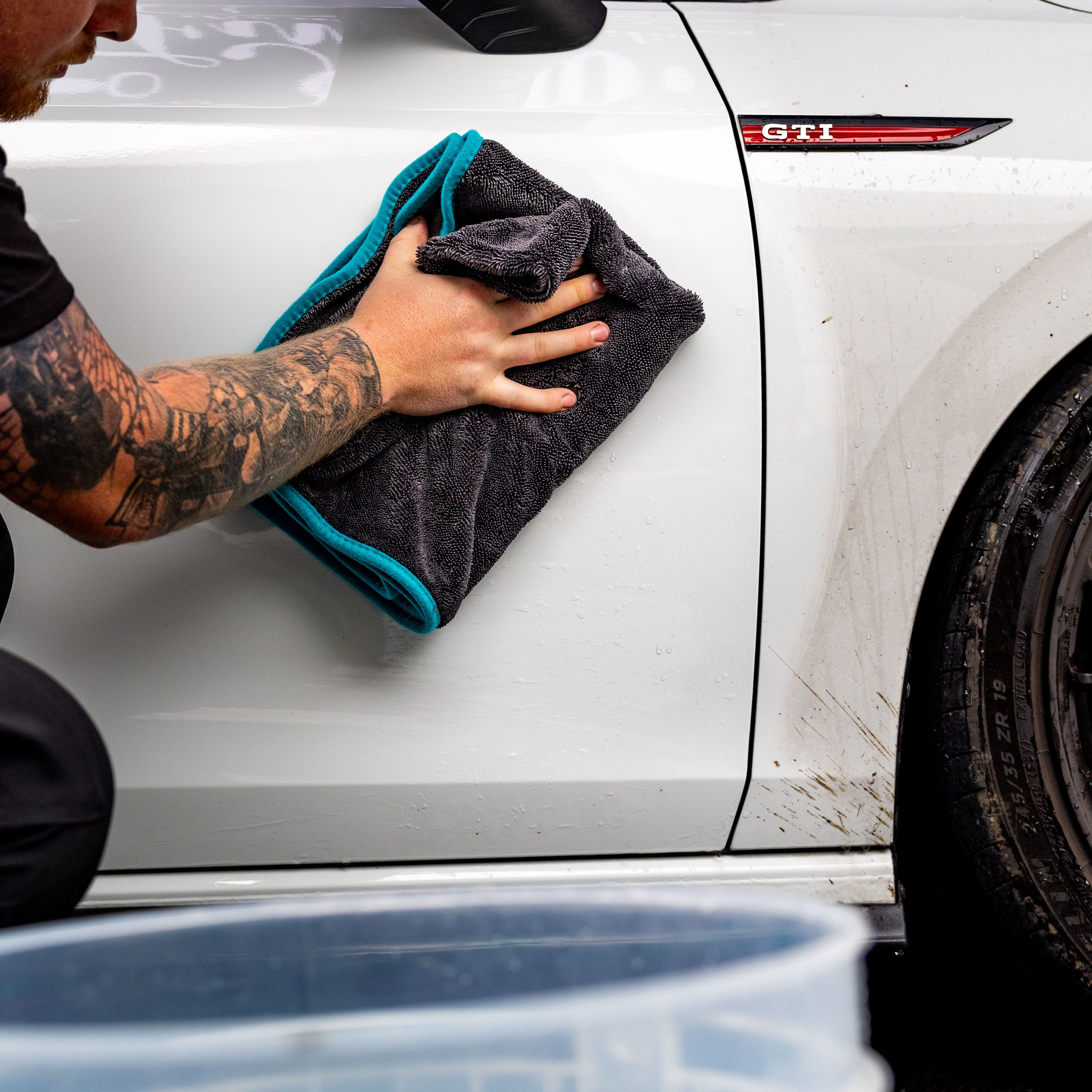 Cleaning with microfibre cloth