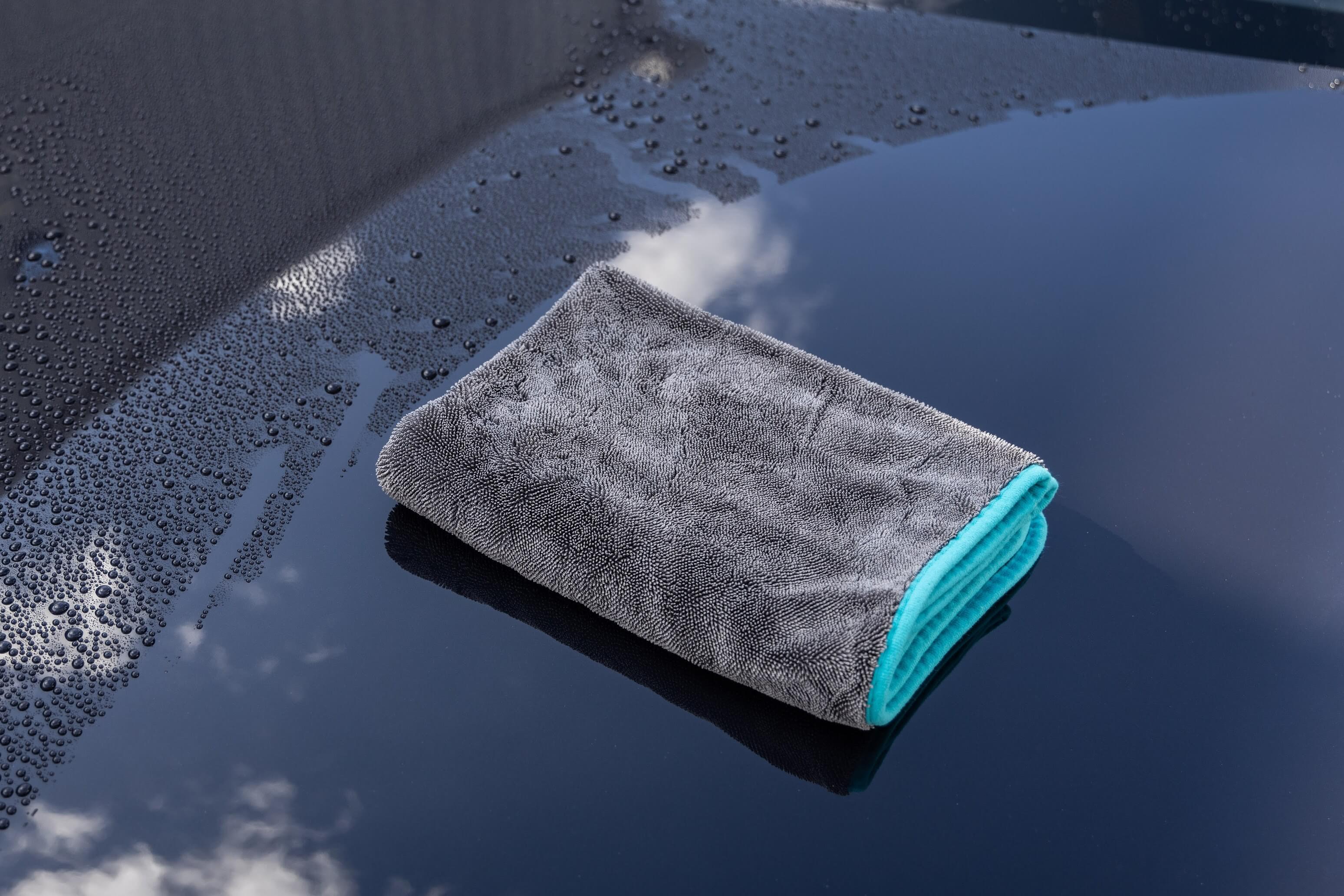 Auto Finesse | Silk Drying Towel – das ultimative Zubehör für die Autoaufbereitung