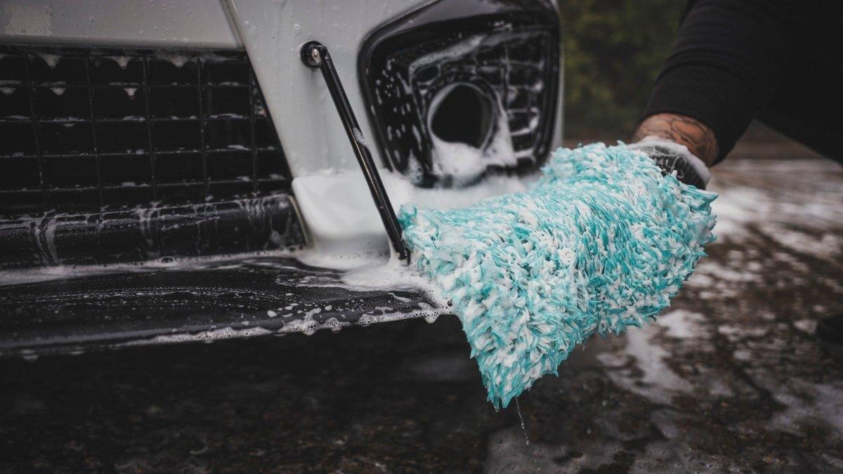 Using Plush Wash Mitt